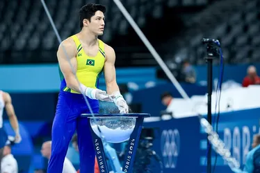 Imagem ilustrativa da imagem Arthur Nory falha na barra fixa e se despede da Olimpíada sem medalha e em lágrimas