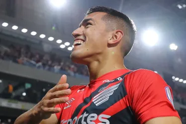 Imagem ilustrativa da imagem Athletico-PR derrota Cerro Porteño e avança às oitavas da Sul-Americana