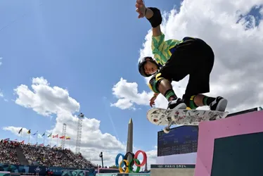 Imagem ilustrativa da imagem Augusto Akio supera pressão, faz 'volta perfeita' e garante bronze no skate