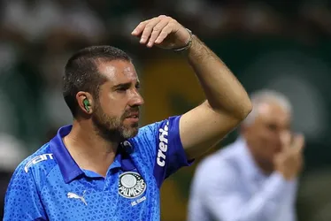 Imagem ilustrativa da imagem Auxiliar do Palmeiras elege juiz como o vilão em eliminação para o Flamengo
