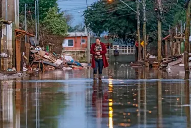 Imagem ilustrativa da imagem Crise climática interrompeu aulas de 1,17 milhão de crianças do Brasil em 2024