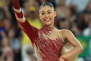 Imagem ilustrativa da imagem Bárbara Domingos brilha e avança à final na ginástica rítmica na Olimpíada de Paris
