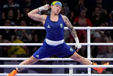 Imagem ilustrativa da imagem Bia Ferreira é bronze no boxe após nova derrota para algoz de Tóquio