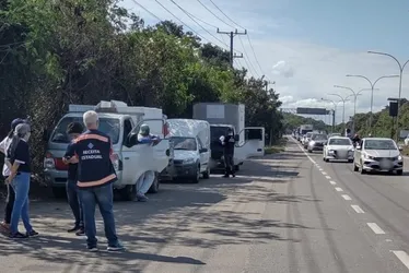 Imagem ilustrativa da imagem Blitz autua motoristas em mais de R$ 100 mil por mercadorias irregulares no ES