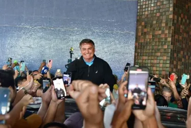Imagem ilustrativa da imagem Bolsonaro participa de carreata para reforçar campanha de Gilson Machado no Recife