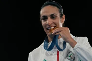 Imagem ilustrativa da imagem Campeã olímpica, boxeadora argelina aciona Justiça por ataques de gênero