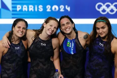 Imagem ilustrativa da imagem Brasil avança em 5º e vai à final do revezamento 4x200m livre feminino