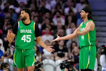 Imagem ilustrativa da imagem Brasil desperdiça vantagem no basquete e leva virada da França em volta à Olimpíada