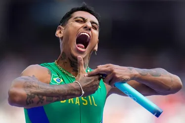 Imagem ilustrativa da imagem Brasil é eliminado no revezamento 4x100m masculino no atletismo em Paris