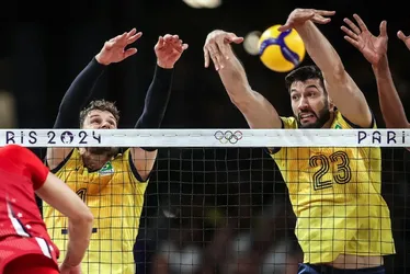 Imagem ilustrativa da imagem Brasil perde dos EUA nas quartas do vôlei masculino e está eliminado das Olimpíadas