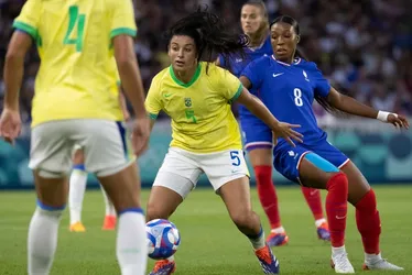 Imagem ilustrativa da imagem Brasil vence a França e vai à semi das Olimpíadas no futebol feminino