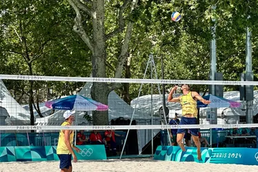 Imagem ilustrativa da imagem Capixaba André e George são superados por cubanos no vôlei de praia em Paris