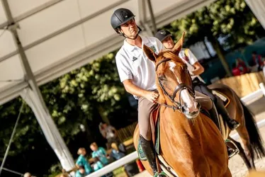 Imagem ilustrativa da imagem Cavaleiro machuca animal com espora e Brasil é eliminado no hipismo