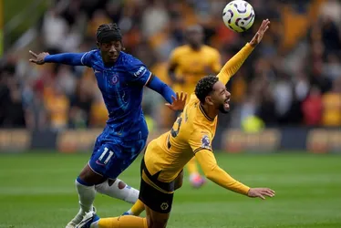 Imagem ilustrativa da imagem Chelsea ganha a 1ª no Inglês ao golear os Wolves por 6 a 2, com 3 gols de Madueke
