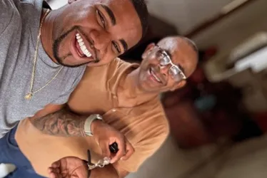 Imagem ilustrativa da imagem Com prêmio do 'BBB 24', Davi Brito realiza sonho de comprar casa para o pai