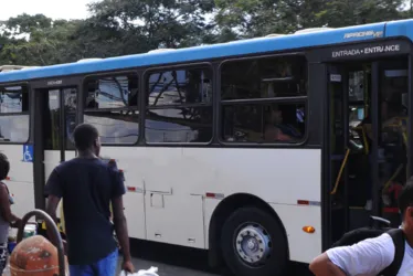Imagem ilustrativa da imagem Sem ônibus nas ruas, Grande Recife começa a semana no meio do sufoco