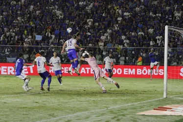 Imagem ilustrativa da imagem Cruzeiro é derrotado pelo Fortaleza e frustra torcida em Cariacica