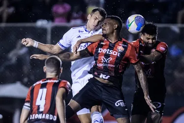 Imagem ilustrativa da imagem Cruzeiro leva gol de bicicleta, mas busca o empate diante do Vitória