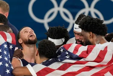 Imagem ilustrativa da imagem Curry faz mágica no fim e garante ouro do 'Dream Team' dos EUA contra a França