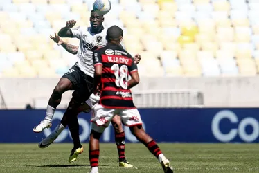 Imagem ilustrativa da imagem De olho na Libertadores, Botafogo e Flamengo duelam pela liderança do Brasileiro