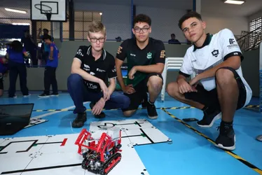 Imagem ilustrativa da imagem Disputa entre jovens talentos da robótica