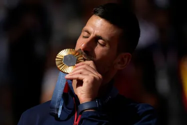 Imagem ilustrativa da imagem Djokovic bate Alcaraz e conquista sonhado ouro olímpico em Paris