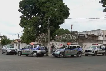 Imagem ilustrativa da imagem Dois homens executados dentro de carro de aplicativo em plena luz do dia no Recife