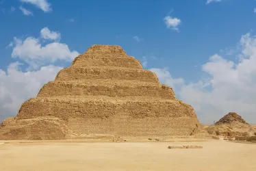 Imagem ilustrativa da imagem Egípcios podem ter utilizado espécie de elevador para erguer pirâmide há 4.500 anos