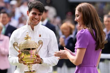Imagem ilustrativa da imagem Em tratamento contra câncer, Kate Middleton é ovacionada pelo público em Wimbledon