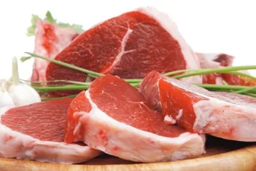 Imagem ilustrativa da imagem Estudo relaciona excesso de carne vermelha a risco de câncer colorretal em jovens