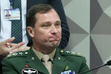 Imagem ilustrativa da imagem Exército retira Mauro Cid e mais quatro da lista de promoção para posto de coronel