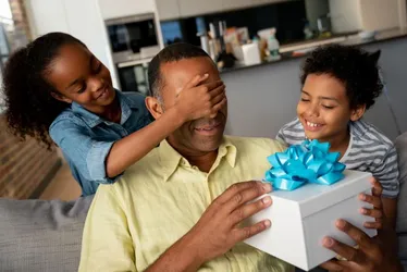 Imagem ilustrativa da imagem Expectativa para o Dia dos Pais: aumento nas compras e contratações temporárias