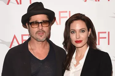 Imagem ilustrativa da imagem Filha de Angelina Jolie e Pitt tem pedido de remoção do sobrenome do pai aprovada