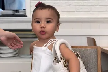 Imagem ilustrativa da imagem Filha de Neymar “usa” bolsa de R$ 26 mil