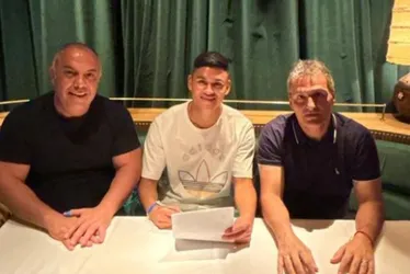 Imagem ilustrativa da imagem Flamengo anuncia a contratação do meia argentino Carlos Alcaraz