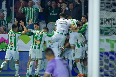 Imagem ilustrativa da imagem Fluminense sofre virada para o Juventude e sai atrás na Copa do Brasil