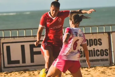 Imagem ilustrativa da imagem Futebol de areia na Praça dos Namorados