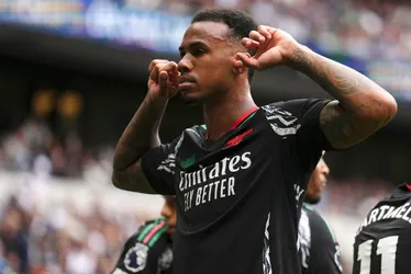 Imagem ilustrativa da imagem Gabriel Magalhães desfalcará Arsenal na reta final da temporada após lesão