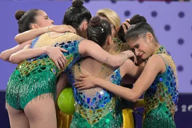 Imagem ilustrativa da imagem Ginástica rítmica: lesão adia sonho de medalha para equipe do Brasil