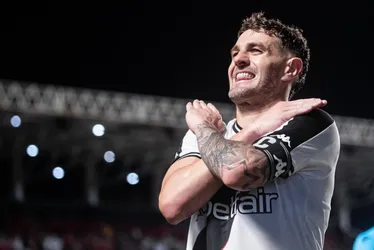 Imagem ilustrativa da imagem Golaço de Vegetti salva Vasco de derrota para o Atlético-GO pela Copa do Brasil