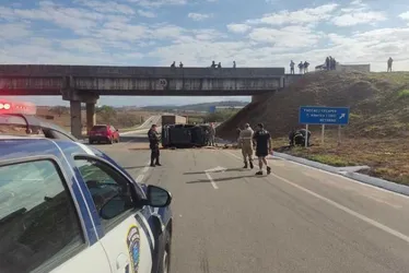 Imagem ilustrativa da imagem Grávida fica ferida após carro cair de viaduto no ES