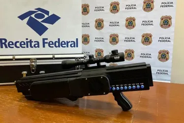 Imagem ilustrativa da imagem Homem é preso no RJ por importação ilegal de fuzil antidrones