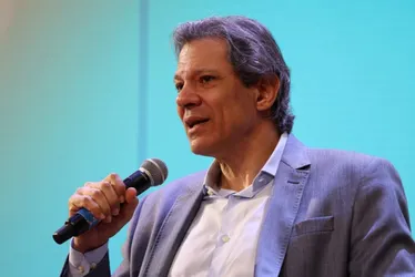 Imagem ilustrativa da imagem Proposta de reforma do IR está agora com o presidente Lula, diz Haddad