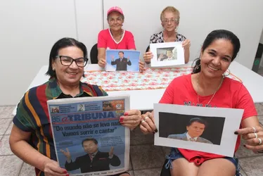 Imagem ilustrativa da imagem Idosos se emocionam com as memórias com Silvio Santos na TV
