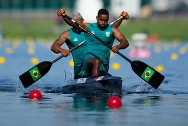 Imagem ilustrativa da imagem Isaquias Queiroz e Jacky Godmann ficam em 8º no C2 500m da canoagem velocidade