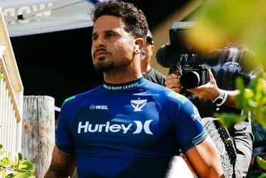Imagem ilustrativa da imagem Italo Ferreira se beneficia de quedas de Medina e Dora e vai ao Finals do surfe
