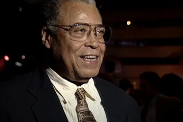 Imagem ilustrativa da imagem James Earl Jones, voz de Darth Vader em 'Star Wars' morre aos 93 anos
