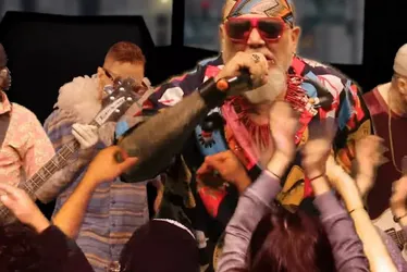 Imagem ilustrativa da imagem João Gordo recebe 'bênção' de Caetano e recria música em versão punk; escute