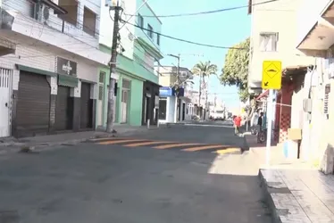 Imagem ilustrativa da imagem Jovem é baleado no meio da rua por criminosos de moto na Serra