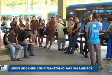 Imagem ilustrativa da imagem Justiça determina retorno parcial de 60% dos ônibus no Grande Recife